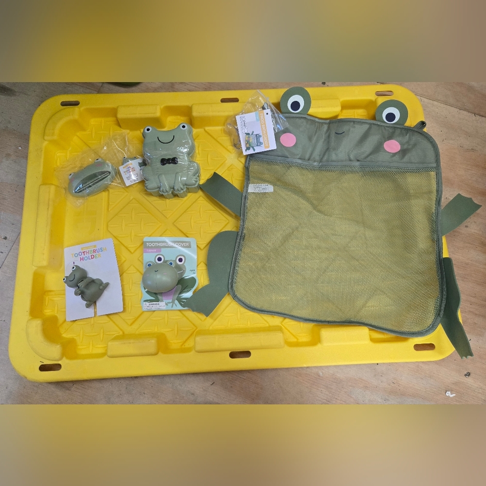 Frog-Themed Bath Accessories Set